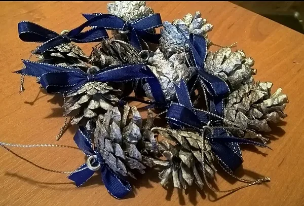 Eglītes rotājumi
