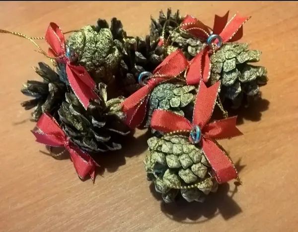 Eglītes rotājumi