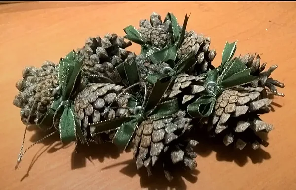 Eglītes rotājumi